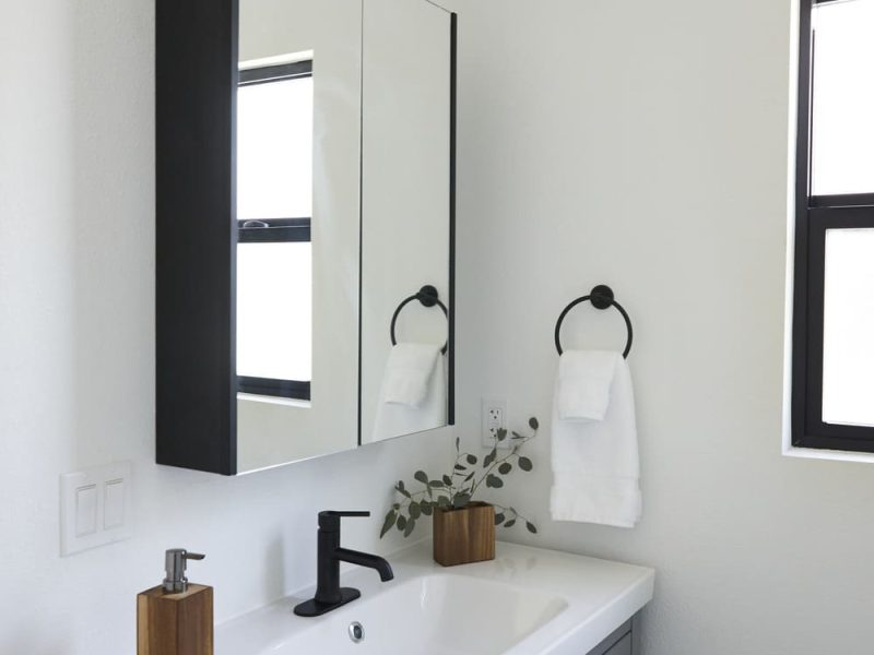 Node Living Los Angeles - Furnished Apartment 908 Everett 2BED - Bathroom-1
