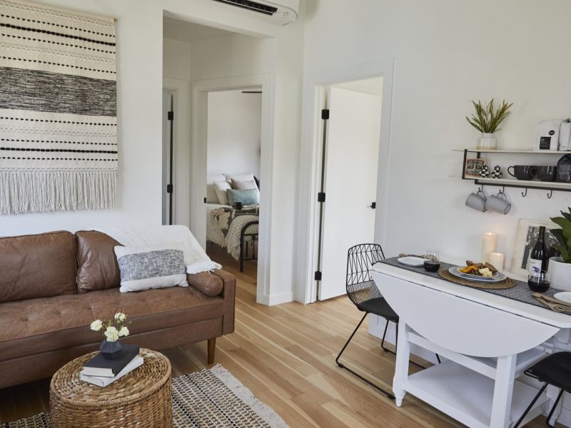 Node Living Los Angeles - Furnished Apartment 908 Everett 2BED - Living Room-4