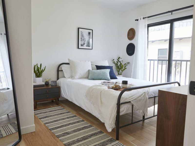Node Living Los Angeles - Furnished Apartment 910 3Q Everett - Bedroom