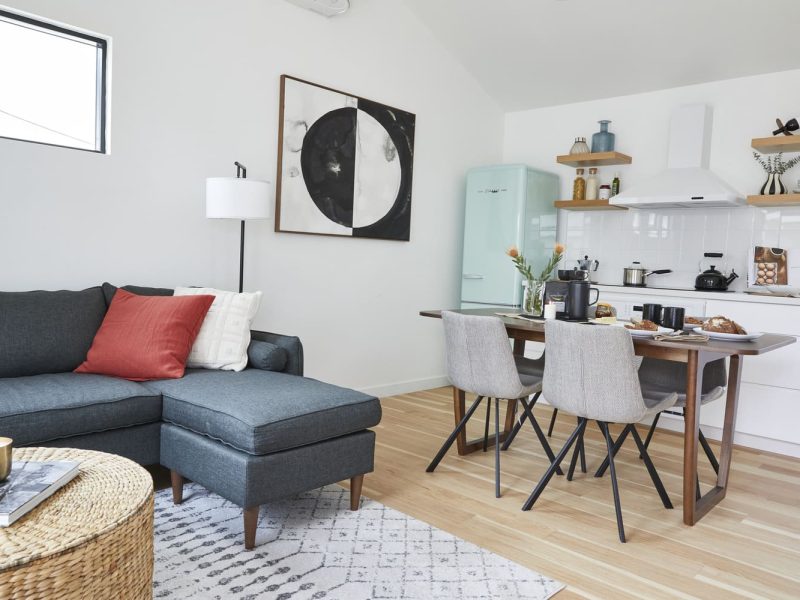 Node Living Los Angeles - Furnished Apartment 910 3Q Everett - Living Room-2