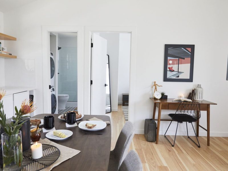 Node Living Los Angeles - Furnished Apartment 910 3Q Everett - Living Room-3