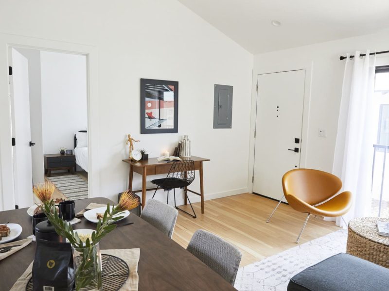 Node Living Los Angeles - Furnished Apartment 910 3Q Everett - Living Room