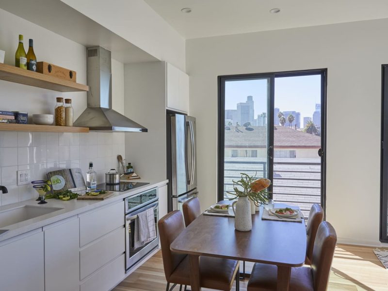 Node Living Los Angeles - Furnished Apartment 914 Everett 3BED - Kitchen-2