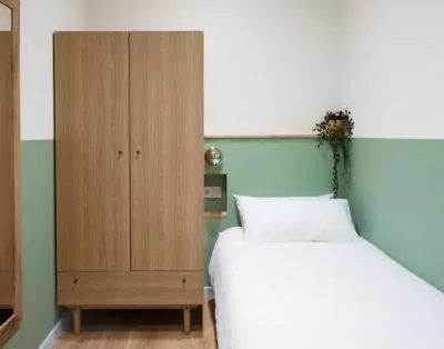 Single Bedroom with Shared Bathroom